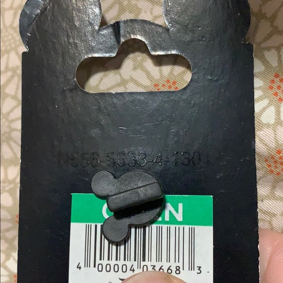 New with cardboard tag Disney S pin Mickey - Picture 3 of 3